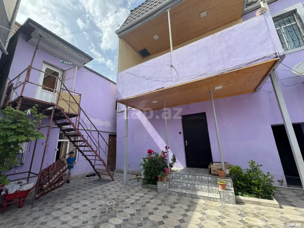 Satılır 5 otaqlı həyət evi 270 m²