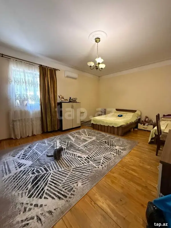 Satılır 5 otaqlı həyət evi 200 m²