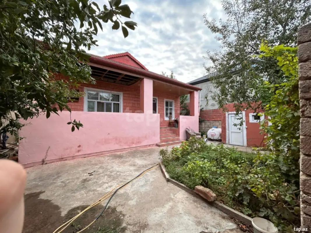 Satılır 4 otaqlı həyət evi 100 m²