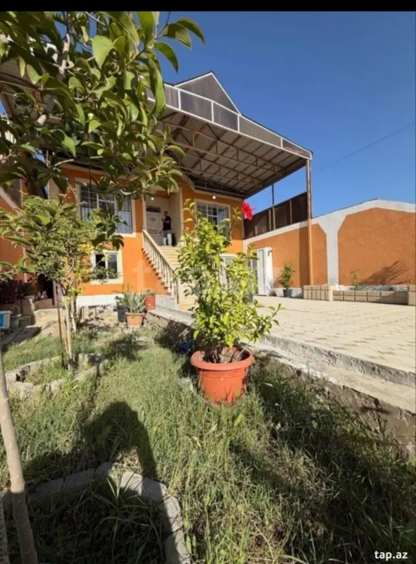 Satılır 7 otaqlı həyət evi 185 m²