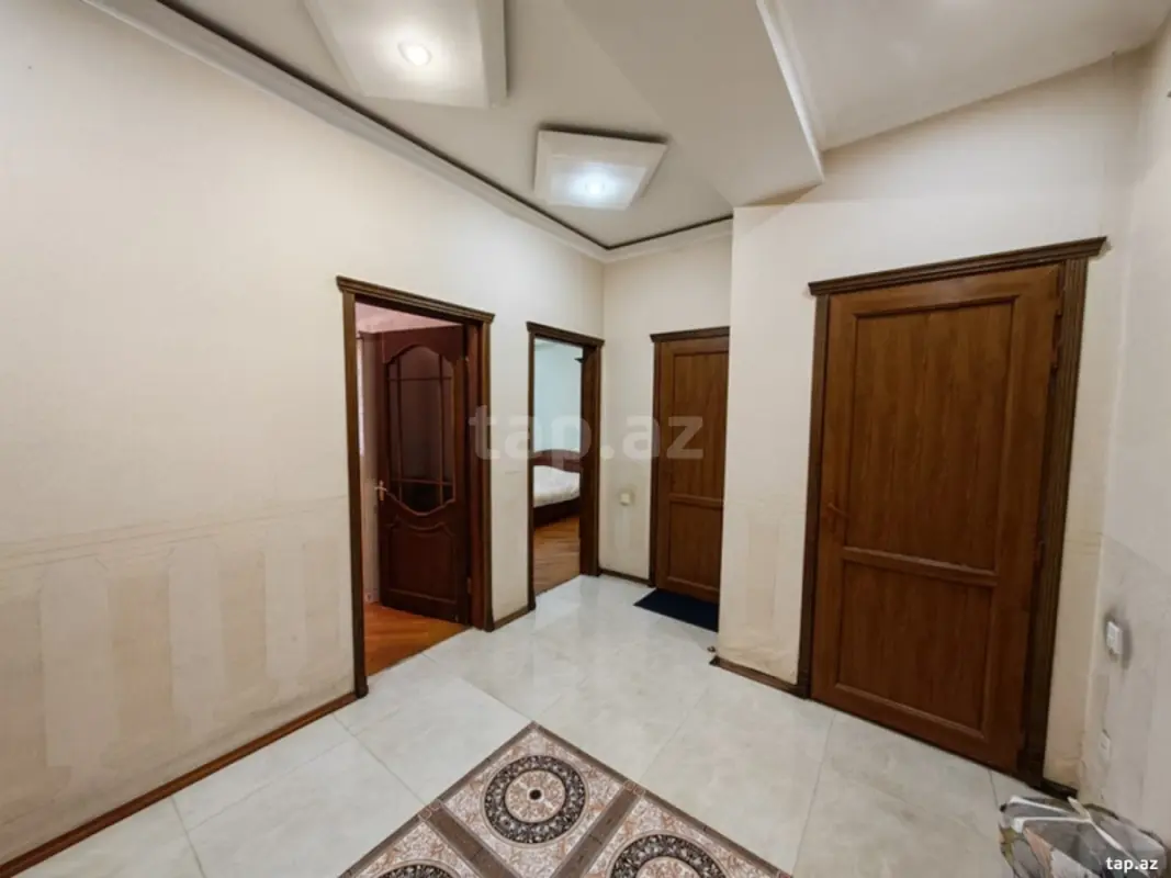 Kirayə verilir 3 otaqlı yeni tikili 95 m²