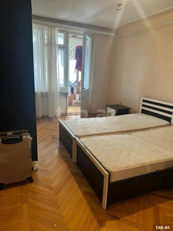 Kirayə verilir 3 otaqlı yeni tikili 130 m²