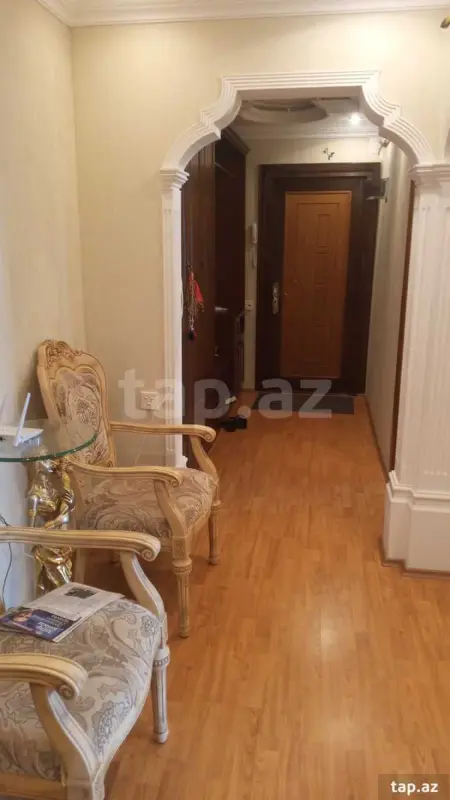Satılır 5 otaqlı mənzil 120 m²