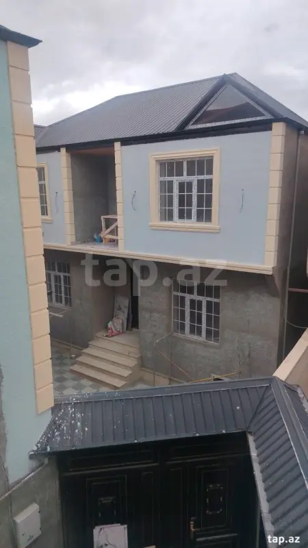 Satılır 4 otaqlı həyət evi 300 m²