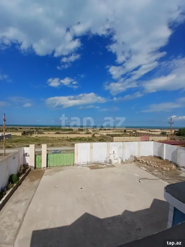 Satılır 4 otaqlı həyət evi 300 m²