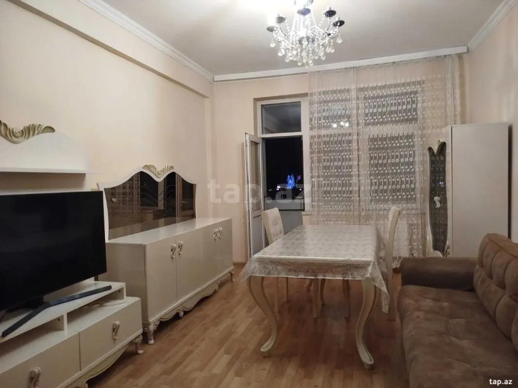 Kirayə verilir 3 otaqlı yeni tikili 130 m²