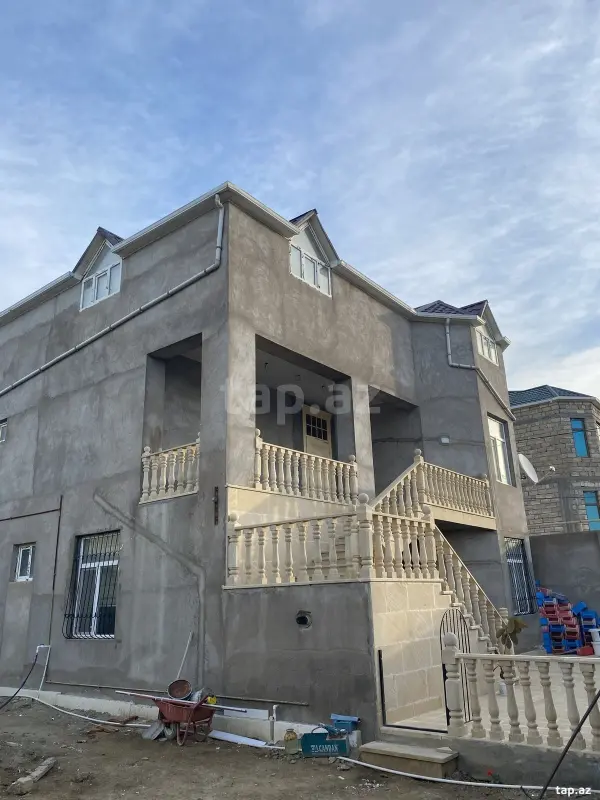 Satılır 7 otaqlı həyət evi 328 m²