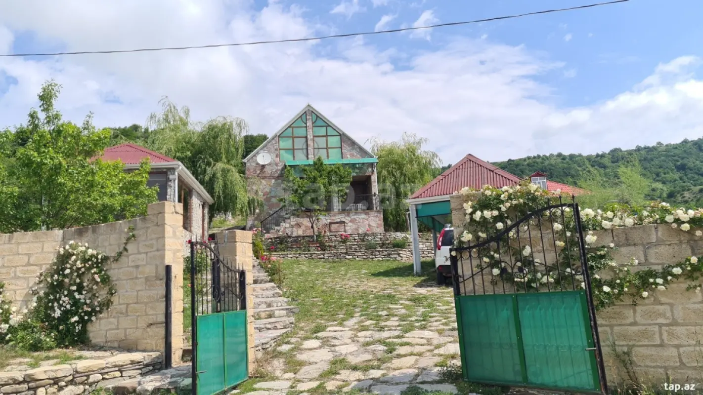 Kirayə verilir 4 otaqlı həyət evi 200 m²