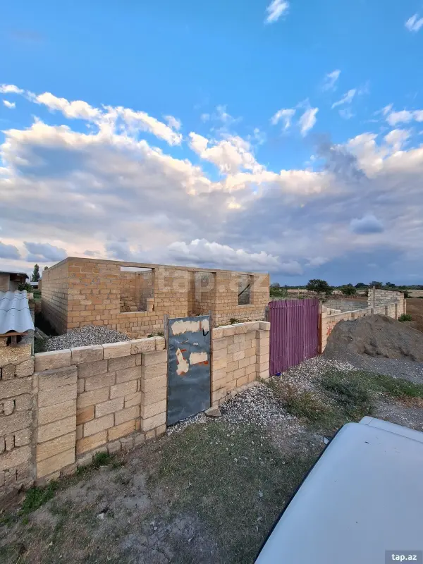 Satılır 5 otaqlı həyət evi 5 m²