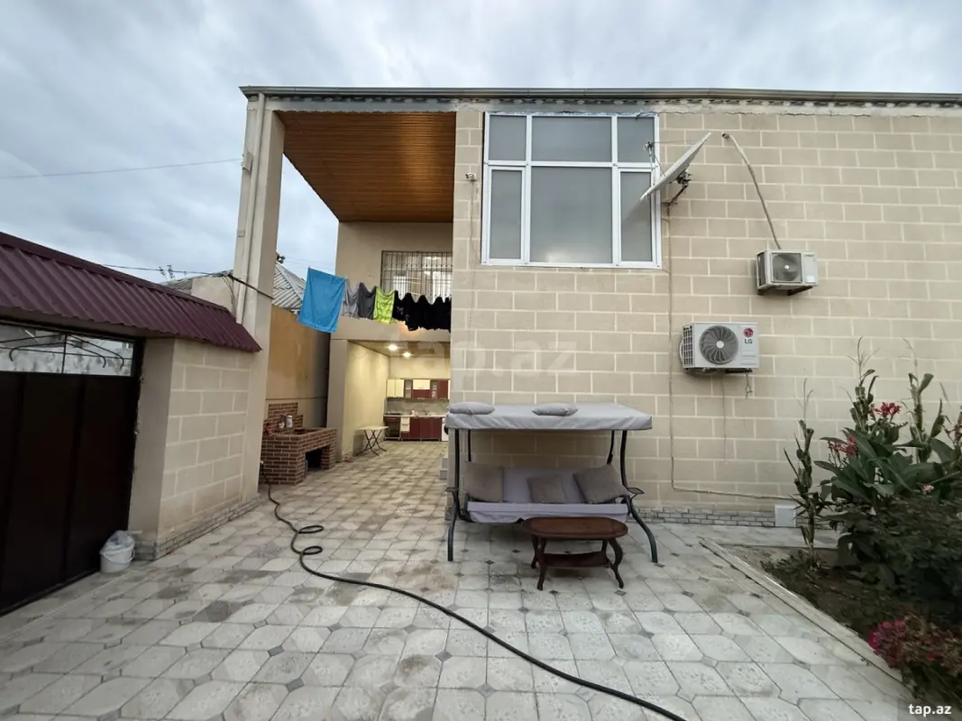 Satılır 6 otaqlı həyət evi 400 m²