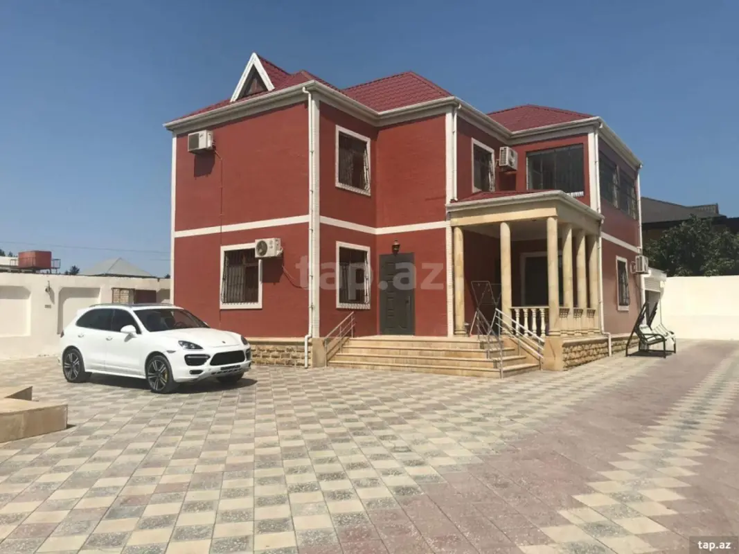 Satılır 5 otaqlı həyət evi 200 m²