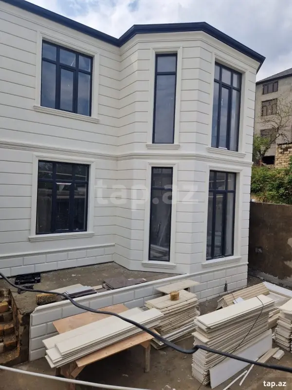 Satılır 6 otaqlı həyət evi 400 m²