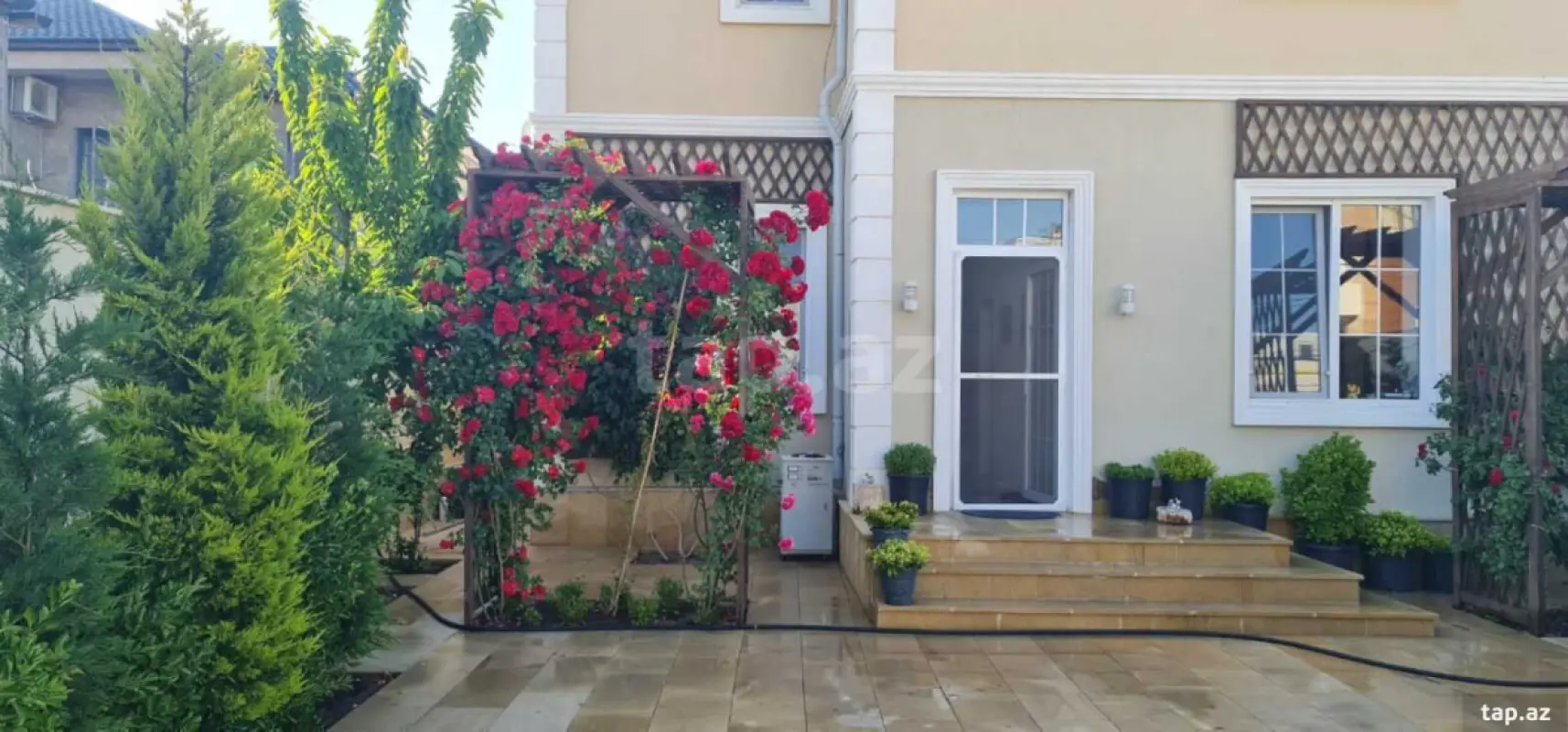 Satılır 6 otaqlı həyət evi 200 m²