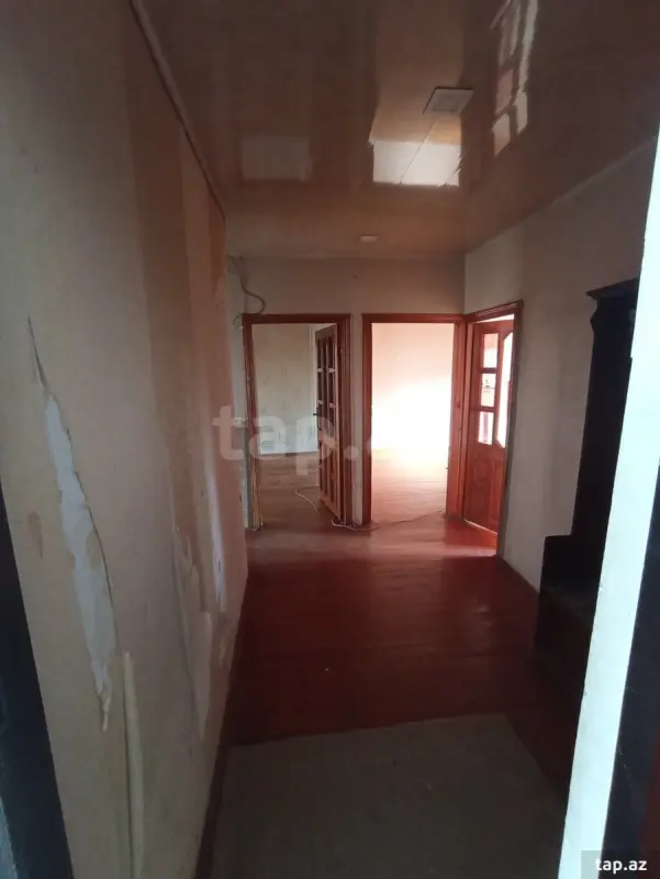 Satılır 4 otaqlı mənzil 135 m²