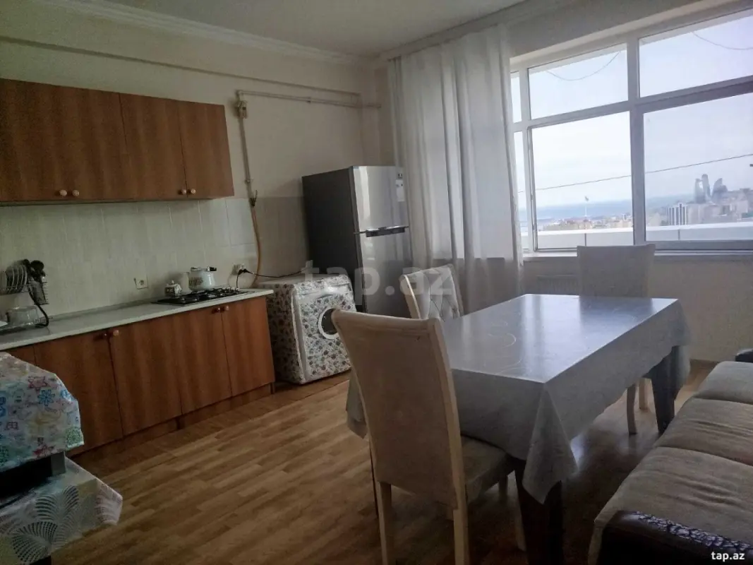 Kirayə verilir 3 otaqlı yeni tikili 130 m²