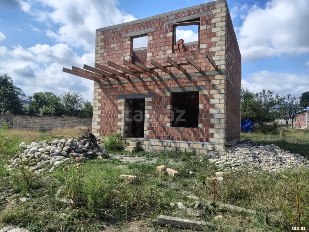 Satılır 4 otaqlı həyət evi 150 m²