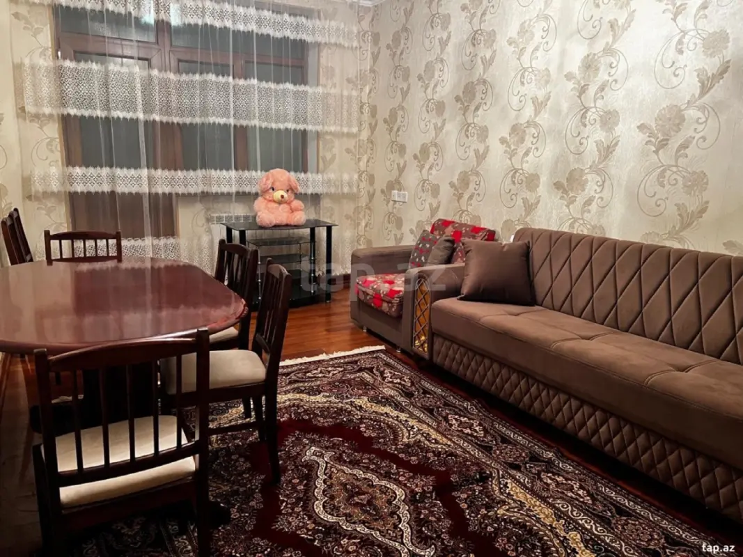 Kirayə verilir 4 otaqlı mənzil 500 m²