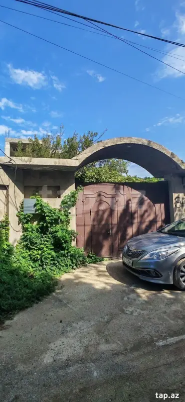 Satılır 10 otaqlı həyət evi 620 m²