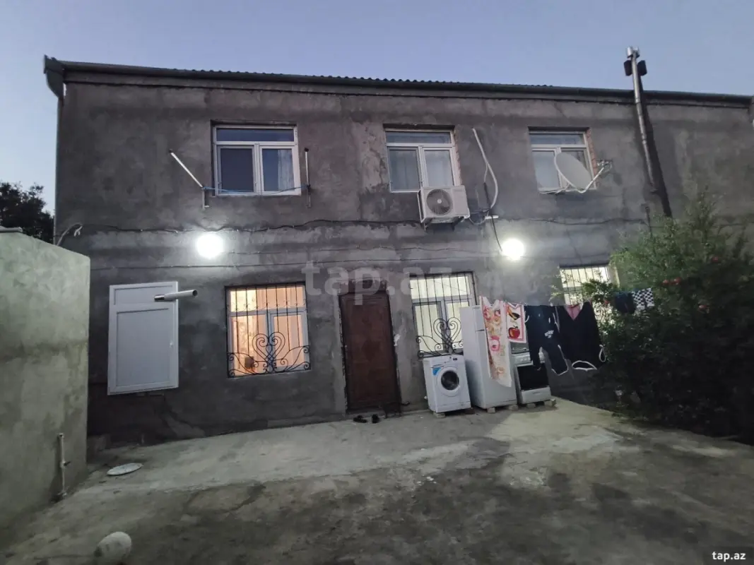 Satılır 7 otaqlı həyət evi 200 m²
