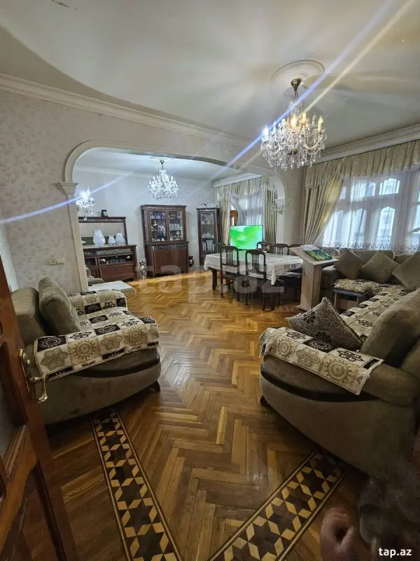 Satılır 5 otaqlı mənzil 130 m²