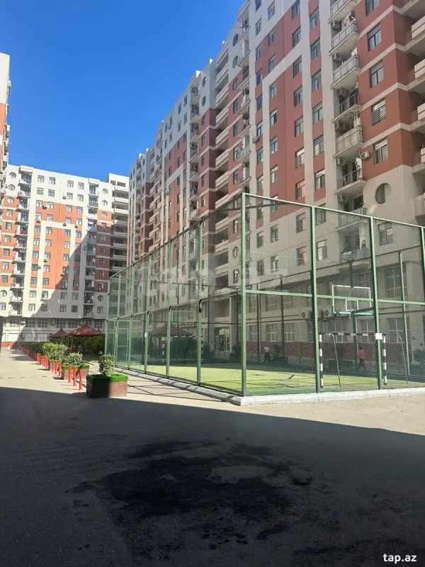 Kirayə verilir 3 otaqlı yeni tikili 140 m²