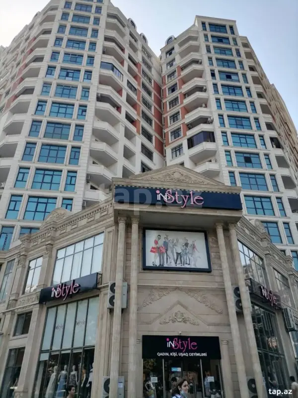 Satılır 3 otaqlı yeni tikili 125 m²