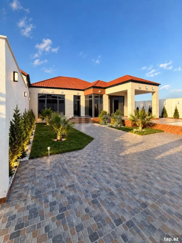 Satılır 4 otaqlı həyət evi 180 m²