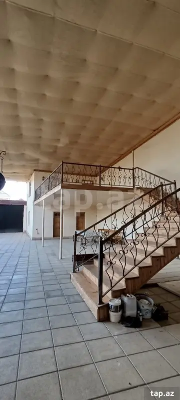 Satılır 12 otaqlı həyət evi 250 m²