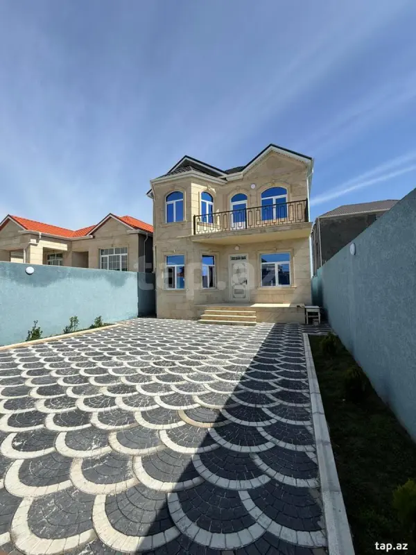 Satılır 6 otaqlı həyət evi 220 m²
