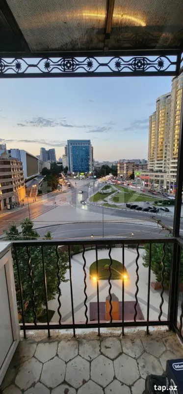 Satılır 2 otaqlı mənzil 67 m²