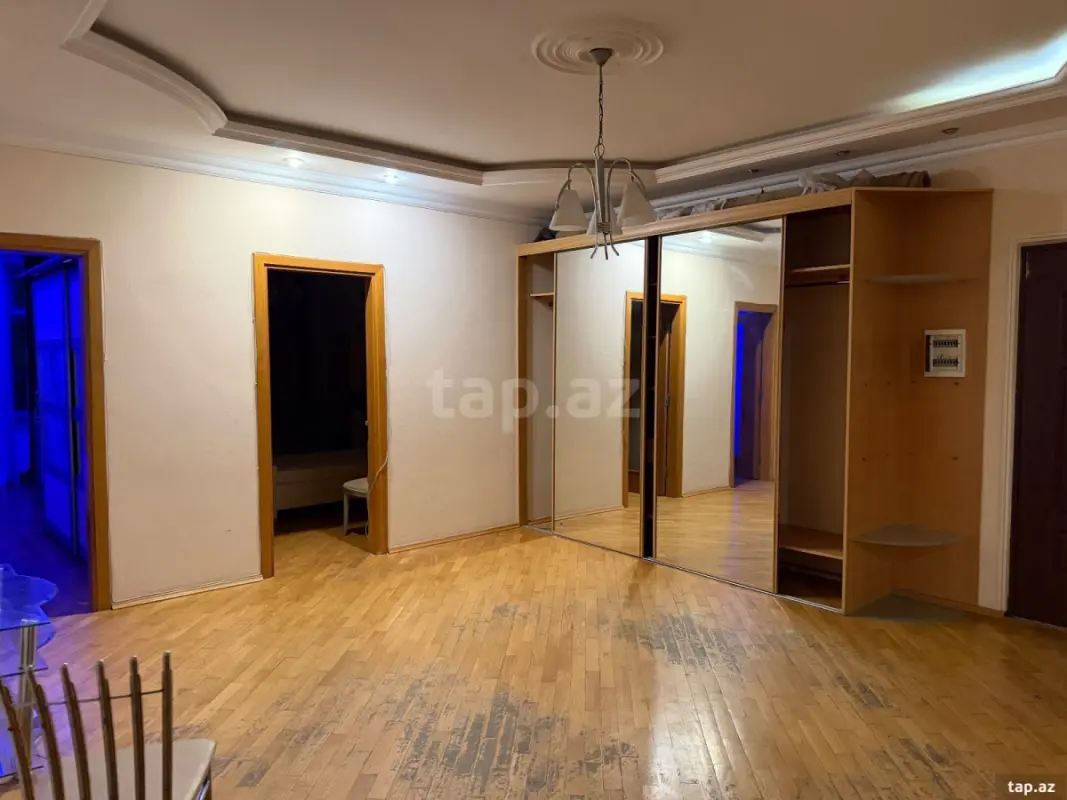 Kirayə verilir 3 otaqlı yeni tikili 155 m²