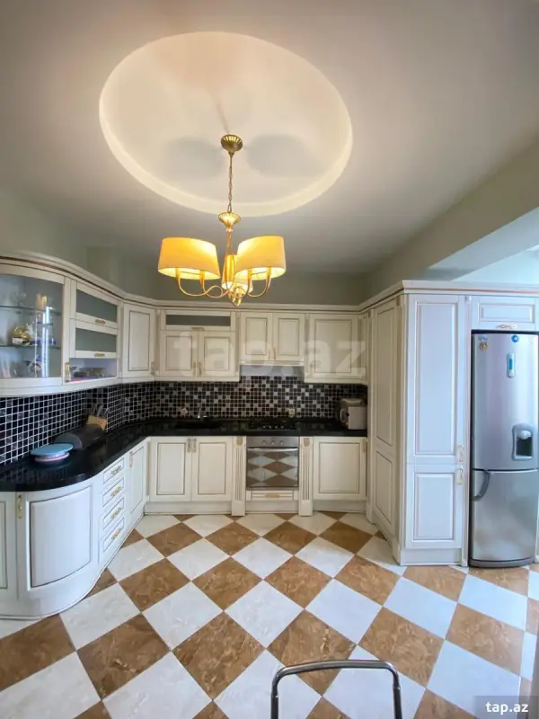 Kirayə verilir 2 otaqlı yeni tikili 85 m²