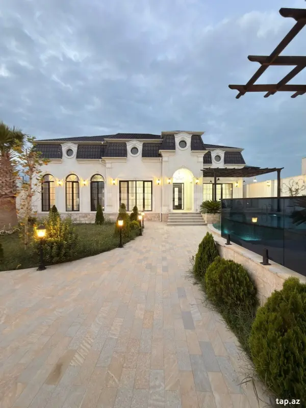Satılır 5 otaqlı həyət evi 255 m²