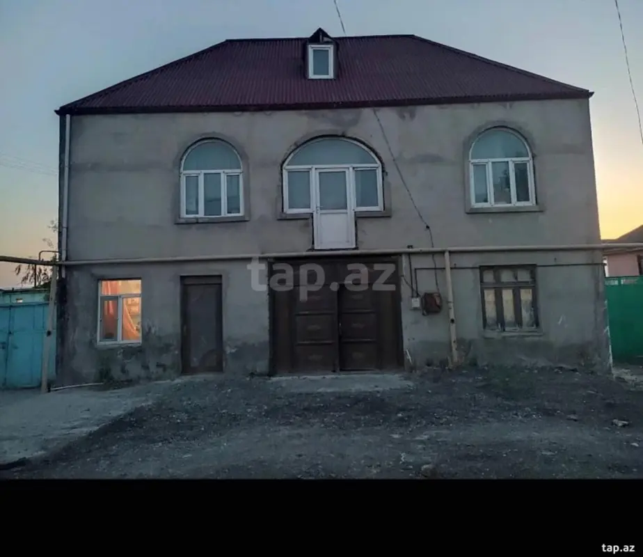 Satılır 5 otaqlı həyət evi 2 m²