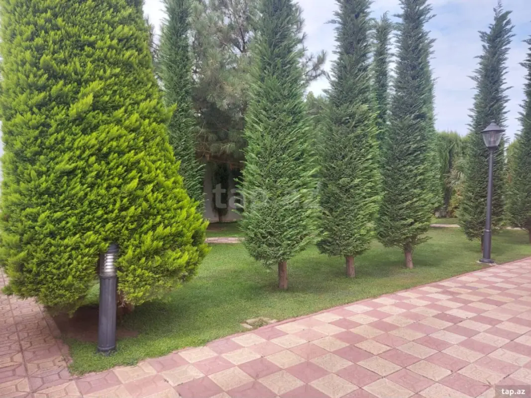 Satılır 10 otaqlı həyət evi 12 m²