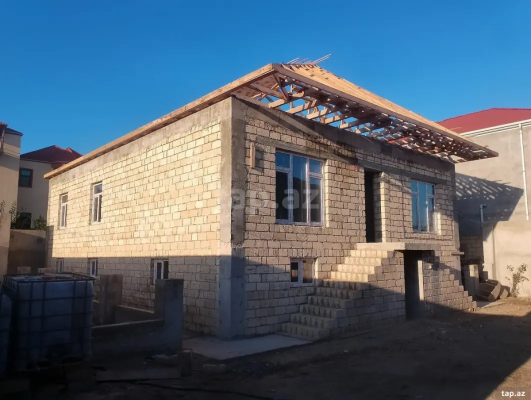 Satılır 5 otaqlı həyət evi 160 m²