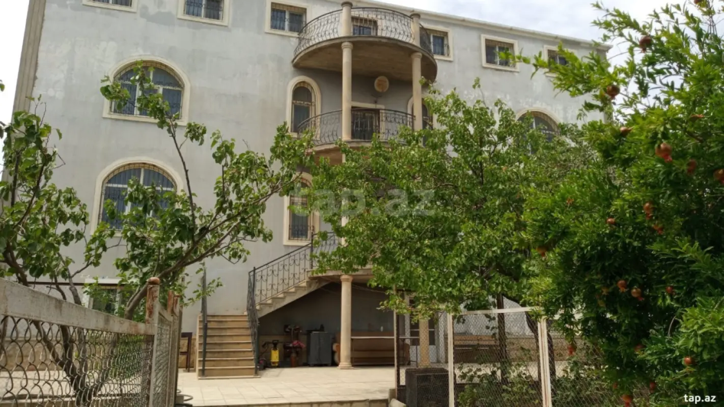 Satılır 6 otaqlı həyət evi 600 m²