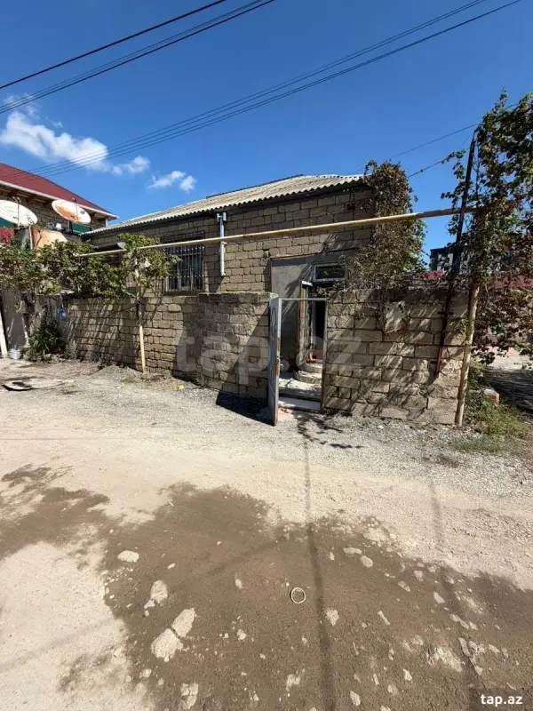 Satılır 4 otaqlı həyət evi 100 m²