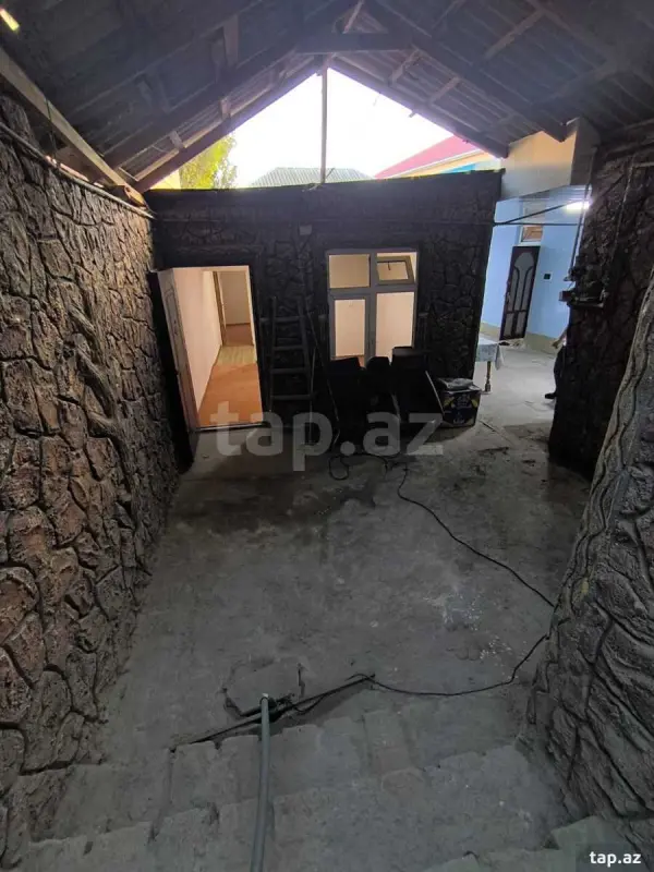 Satılır 5 otaqlı həyət evi 160 m²