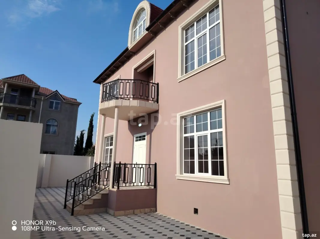 Satılır 15 otaqlı həyət evi 410 m²