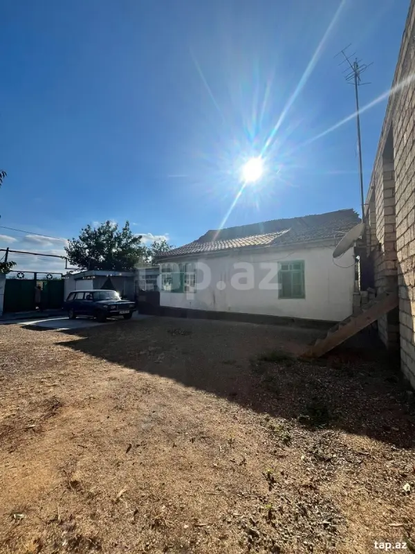 Satılır 6 otaqlı həyət evi 1800 m²