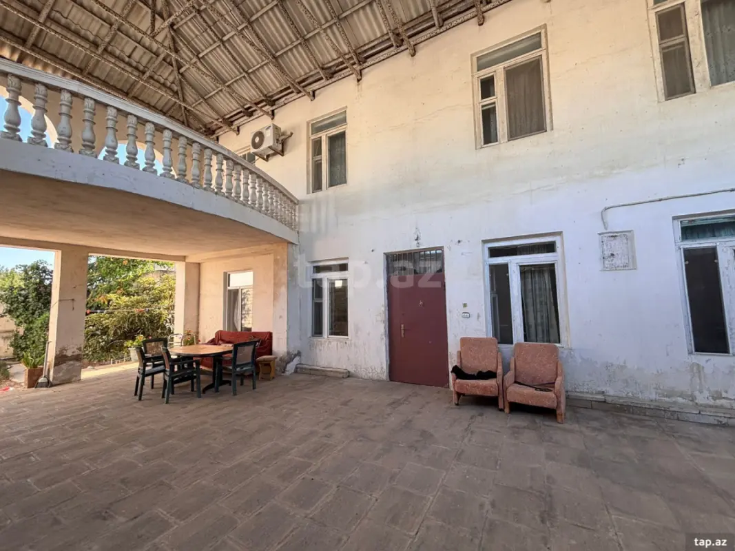 Satılır 7 otaqlı həyət evi 296 m²