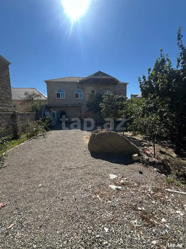 Satılır 6 otaqlı həyət evi 200 m²