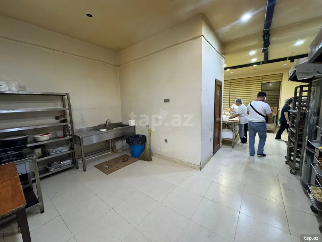 Satılır 8 otaqlı həyət evi 1000 m²