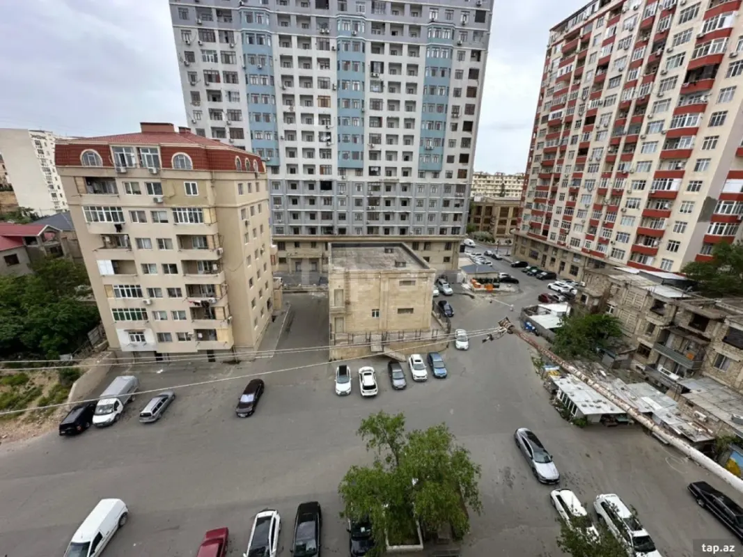 Satılır 4 otaqlı mənzil 110 m²