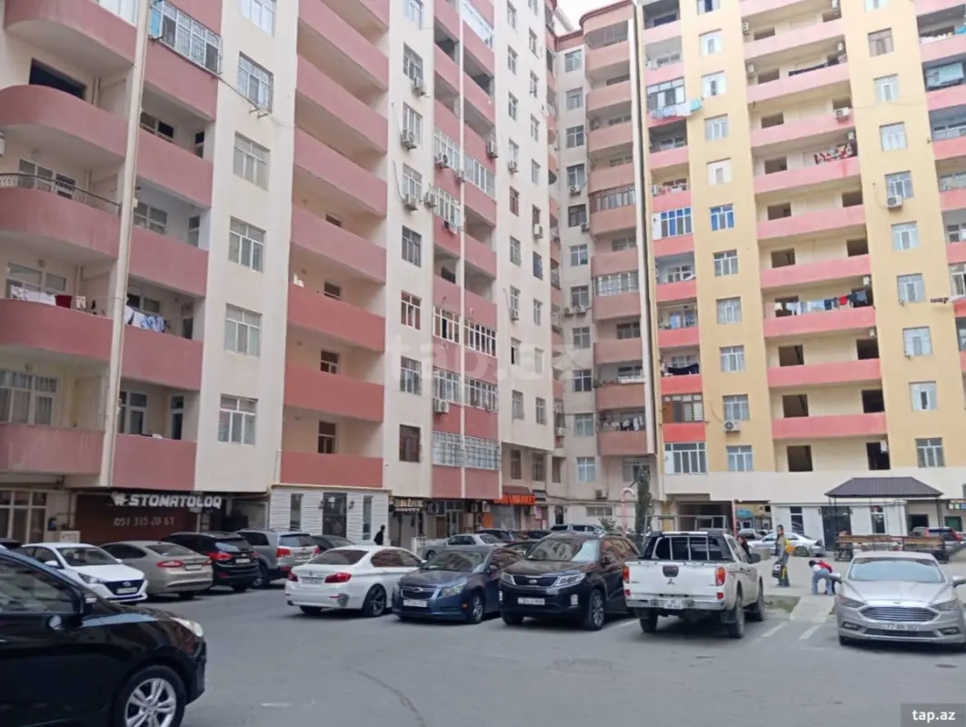 Satılır 3 otaqlı yeni tikili 130 m²