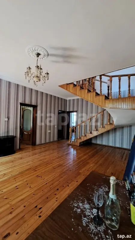 Kirayə verilir 7 otaqlı həyət evi 200 m²