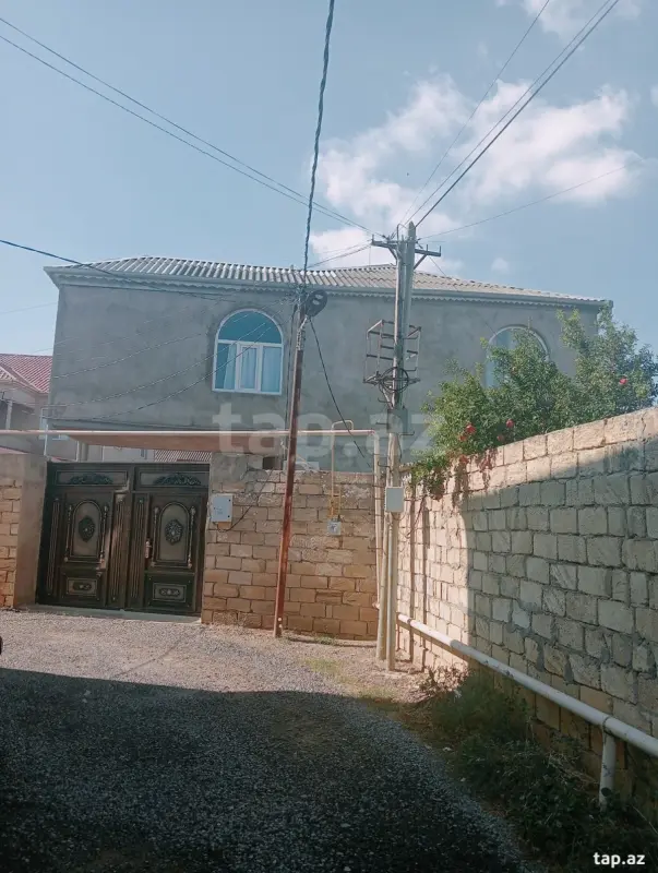 Satılır 5 otaqlı həyət evi 300 m²