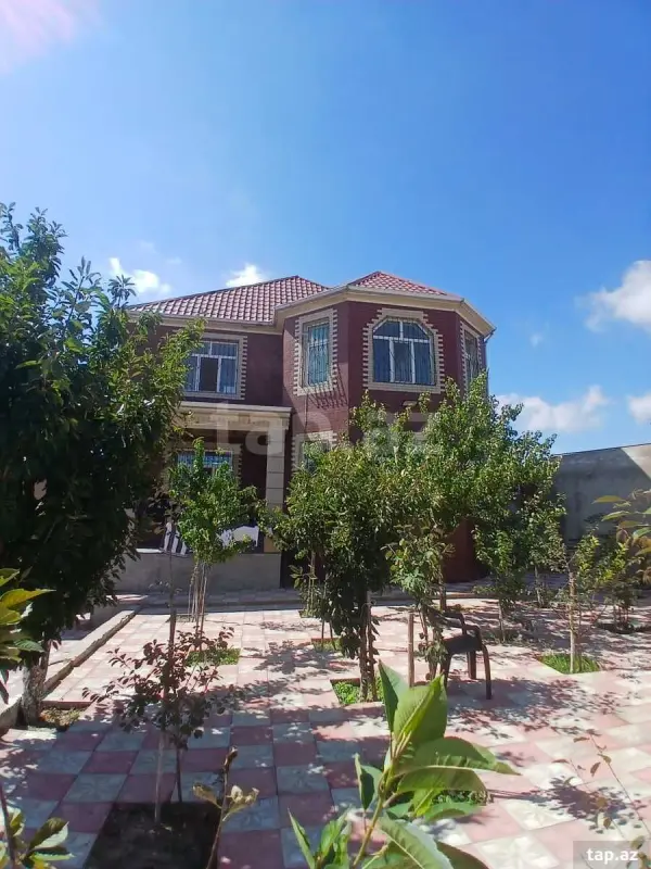 Satılır 6 otaqlı həyət evi 200 m²