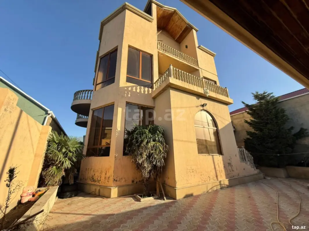 Satılır 5 otaqlı həyət evi 200 m²